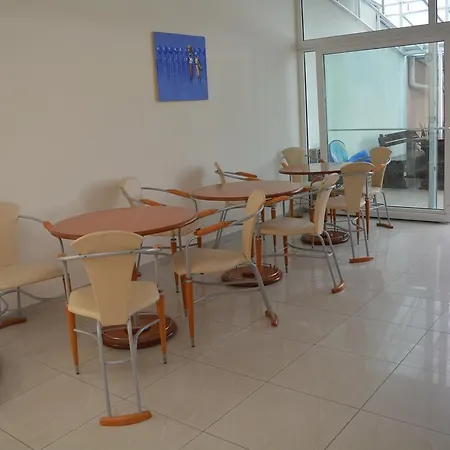 Family Hotel Africana فندق