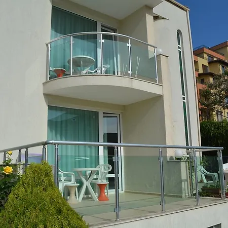 Family Hotel Africana فندق
