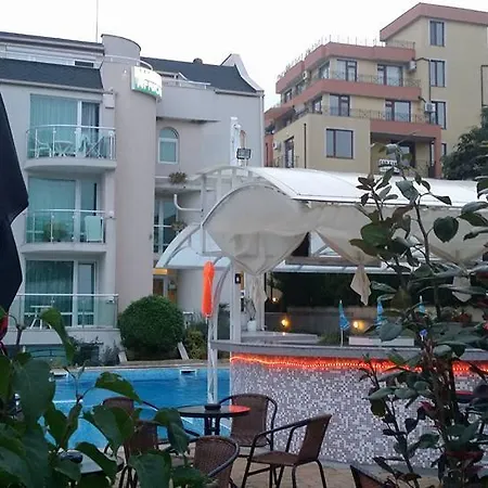 فندق Family Hotel Africana 3*