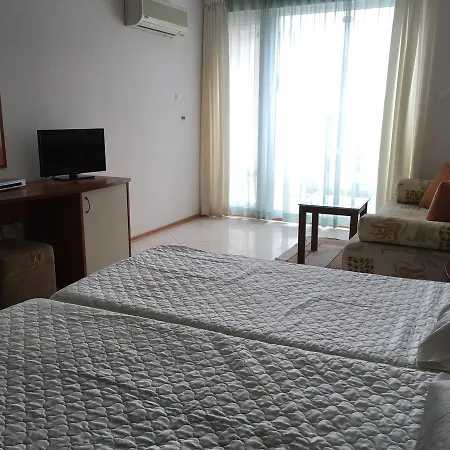 Family Hotel Africana 3*