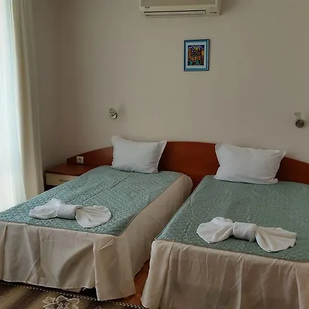 Family Hotel Africana فندق