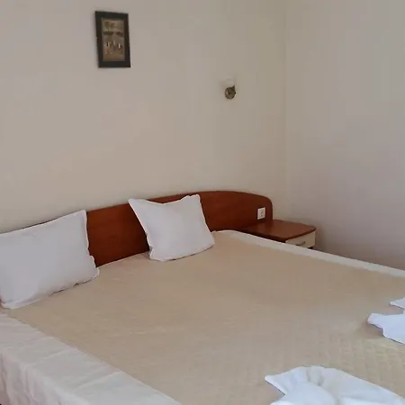 Family Hotel Africana فندق