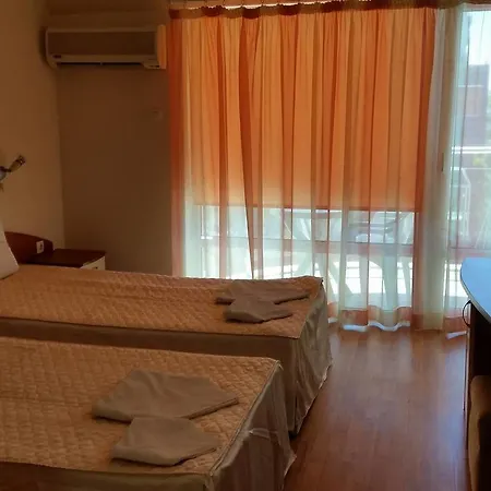 Family Hotel Africana 3*