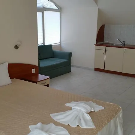 Family Hotel Africana 3*