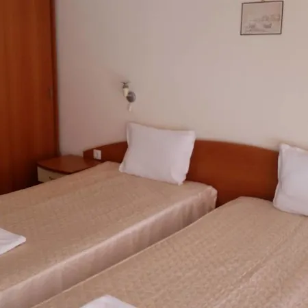 Family Hotel Africana فندق