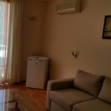 Family Hotel Africana فندق