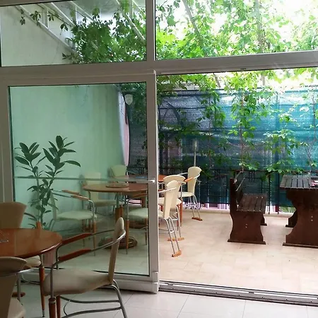 Family Hotel Africana فندق