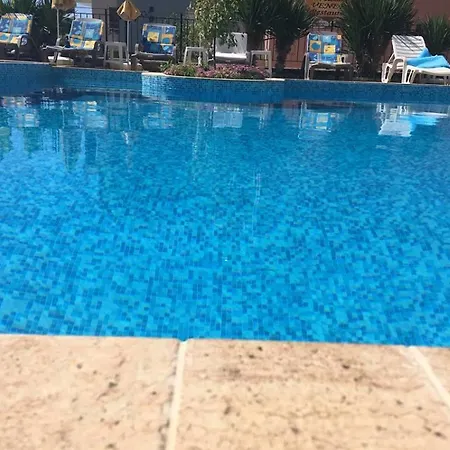 فندق Family Hotel Africana 3*