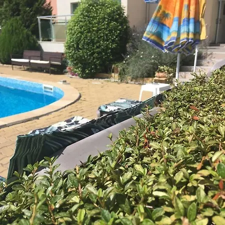 Family Hotel Africana فندق